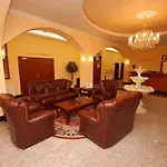 Plaza Aparthotel 4*