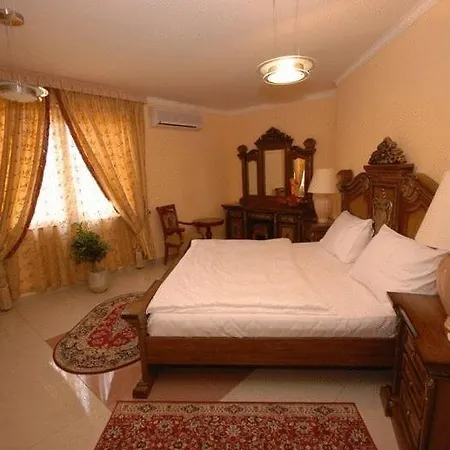 Aparthotel Plaza
