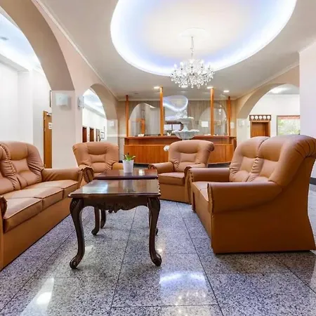 Aparthotel Plaza