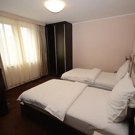 Plaza Aparthotel 4*