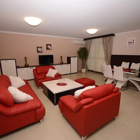 特普利莱广场酒店 公寓式酒店 4*