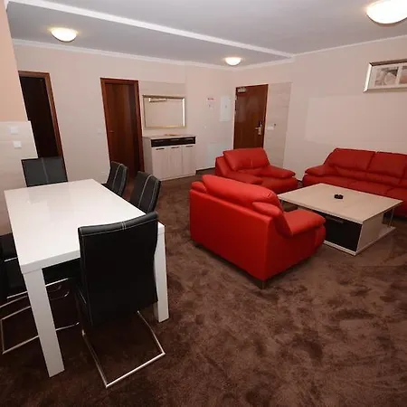 特普利莱广场酒店 4* 特普利采