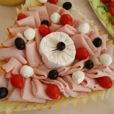 特普利莱广场酒店 4*