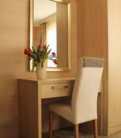 Aparthotel Plaza 4*