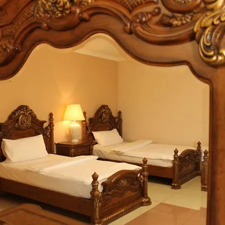 特普利莱广场酒店 4*