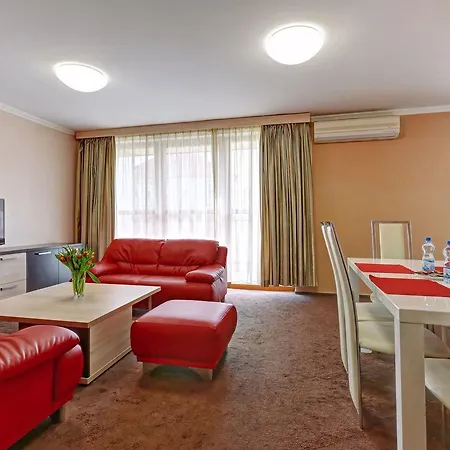 Aparthotel Plaza 4*
