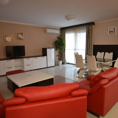 特普利莱广场酒店 4*