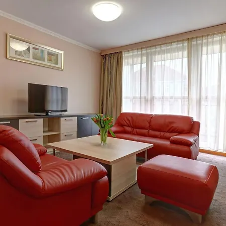 特普利莱广场酒店 公寓式酒店 4*