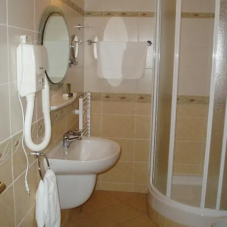 特普利莱广场酒店