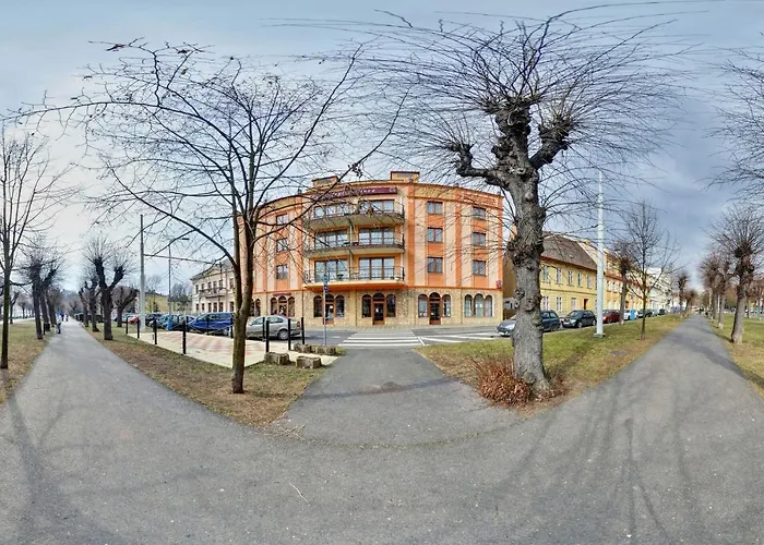 Aparthotel Plaza
