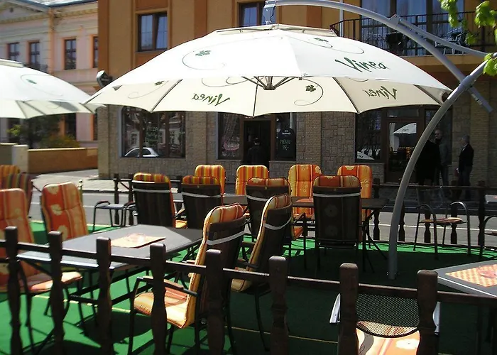 Plaza 4*
