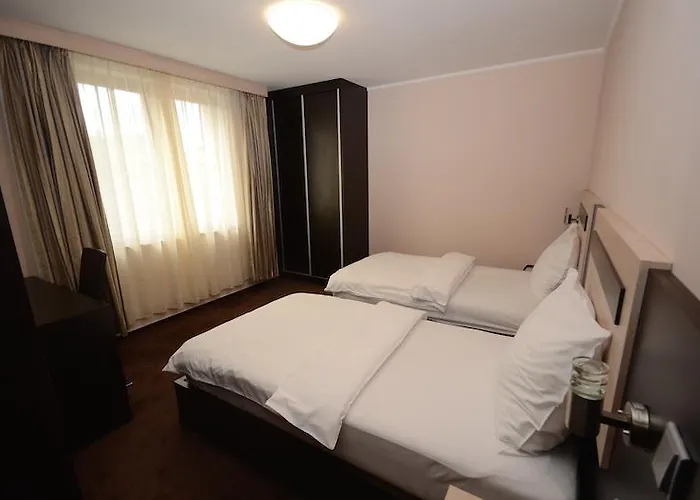 Plaza Ξενοδοχείο με διαμερίσματα 4*